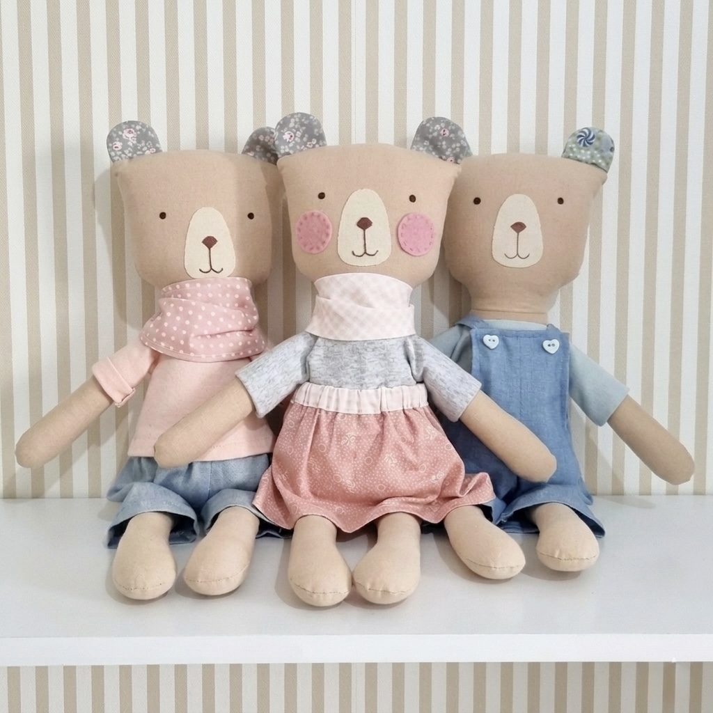 Projeto-Trio-de-Ursos-Amellie-PDF-Projeto-Pattern-Proyecto Projeto Digital PDF: Molde Trio de Ursos Fofos - Imagem 1