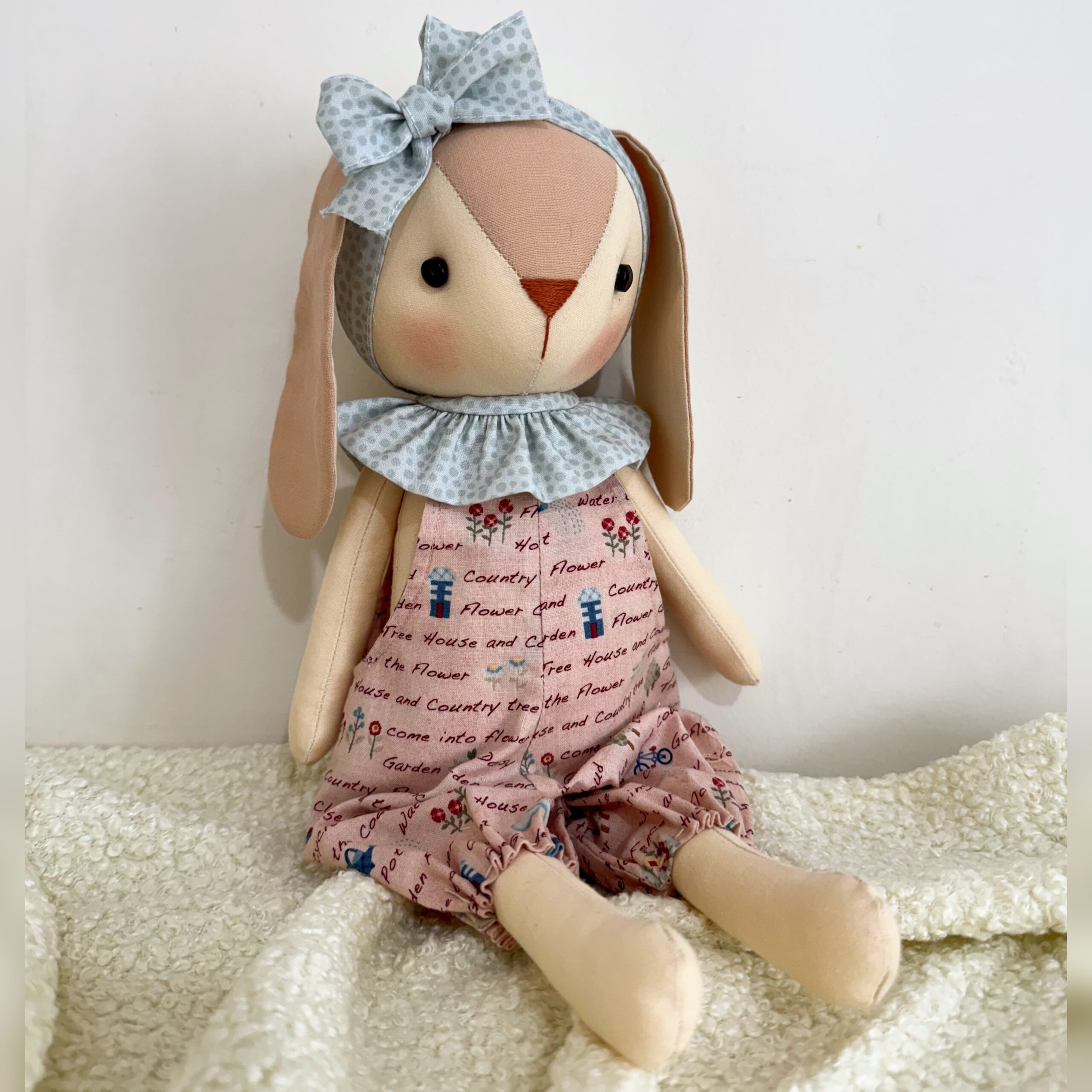 Projeto-Coelha-Amora-Amellie Projeto Digital PDF: Molde Coelha Amora - Imagem 1